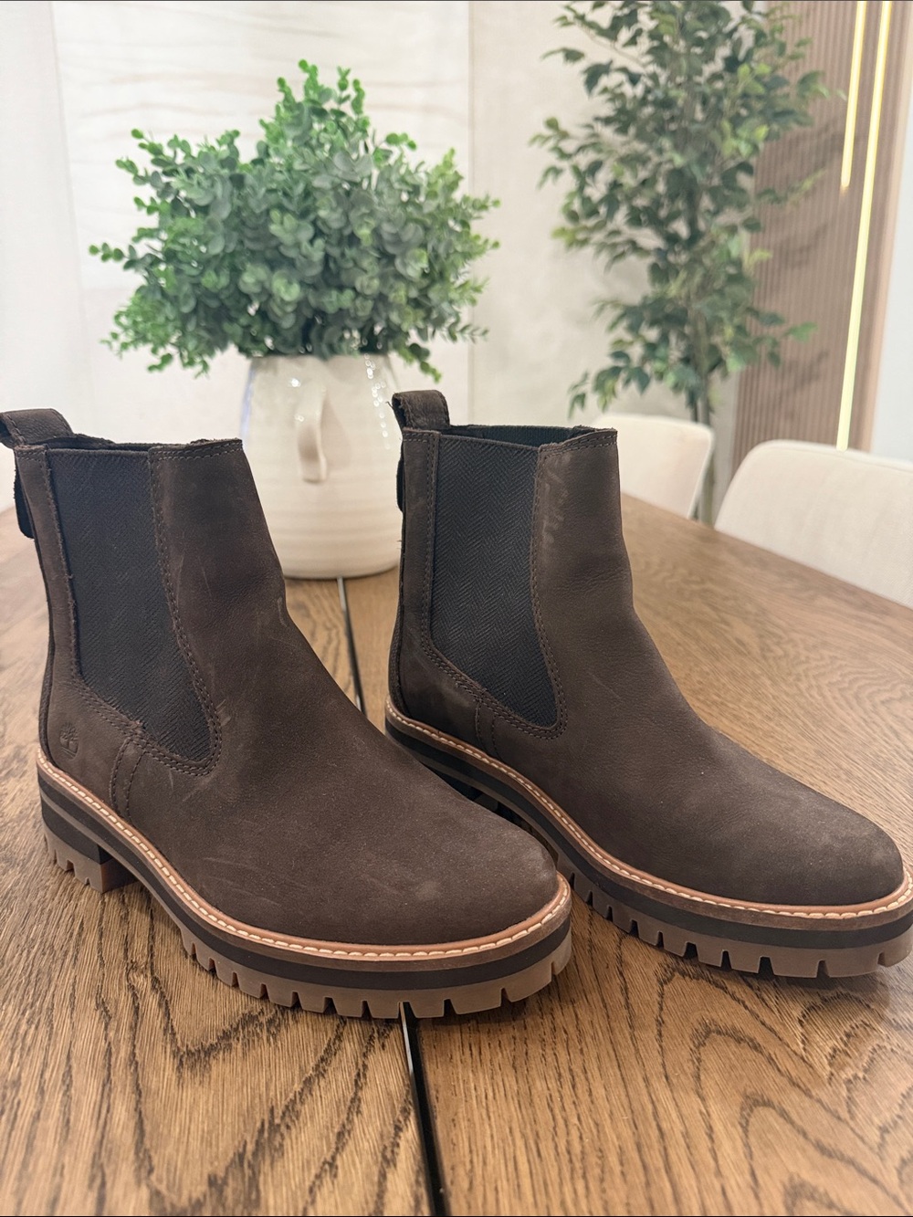 Timberland Women’s Dark Brown Suede Chukka Chelsea Boots